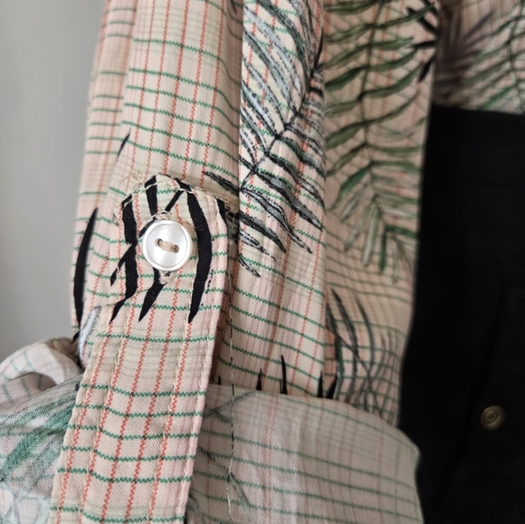 Velvet Heart Palm Tree Tropical Print Button-Up Blouse. Size XL - Picture 10 of 14